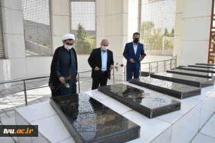 رییس دانشگاه فنی و حرفه ای در آیین عطر افشانی قبور شهدای گمنام:

رسالت امروز جامعه دانشگاهی قدردانی از جان فشانی و ایثار شهداست 6