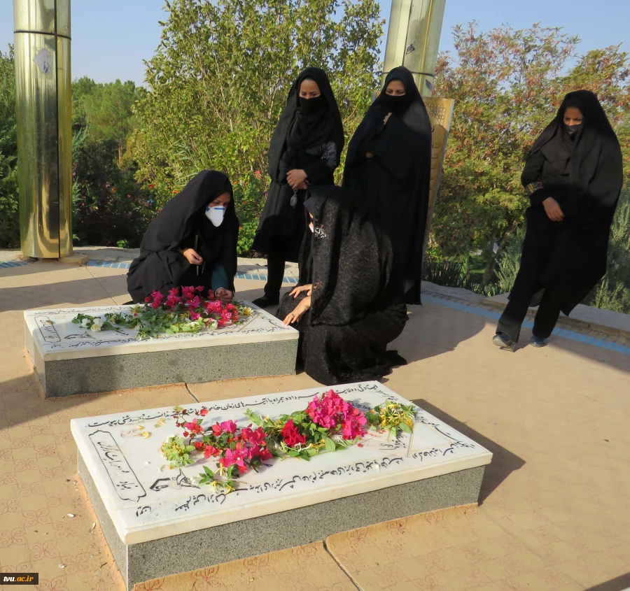 برگزاری پیاده روی نمادین و زیارت قبور شهدای گمنام در آستانه اربعین حسینی 
 2