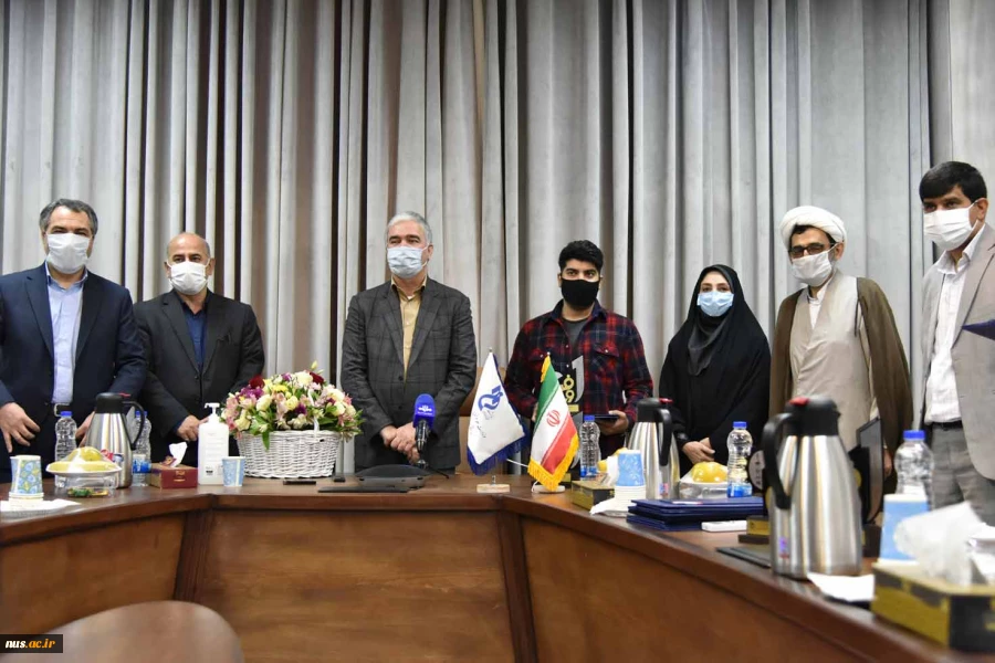 با حضور معاونین فرهنگی وزارت علوم و بهداشت 

مراسم اختتامیه نخستین دوره مسابقات ملی تولید محتوا فن ورز (فرصت سازی کرونایی) برگزار شد 18