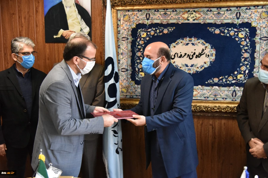 سرهنگ نصیر زاده: 

سطح انتظارات رهبر معظم انقلاب از دانشجویان بسیجی با توجه به جایگاه جوانان در شکل گیری شجره طیبه انقلاب اسلامی بیش از دیگر اقشار بسیج است. 2