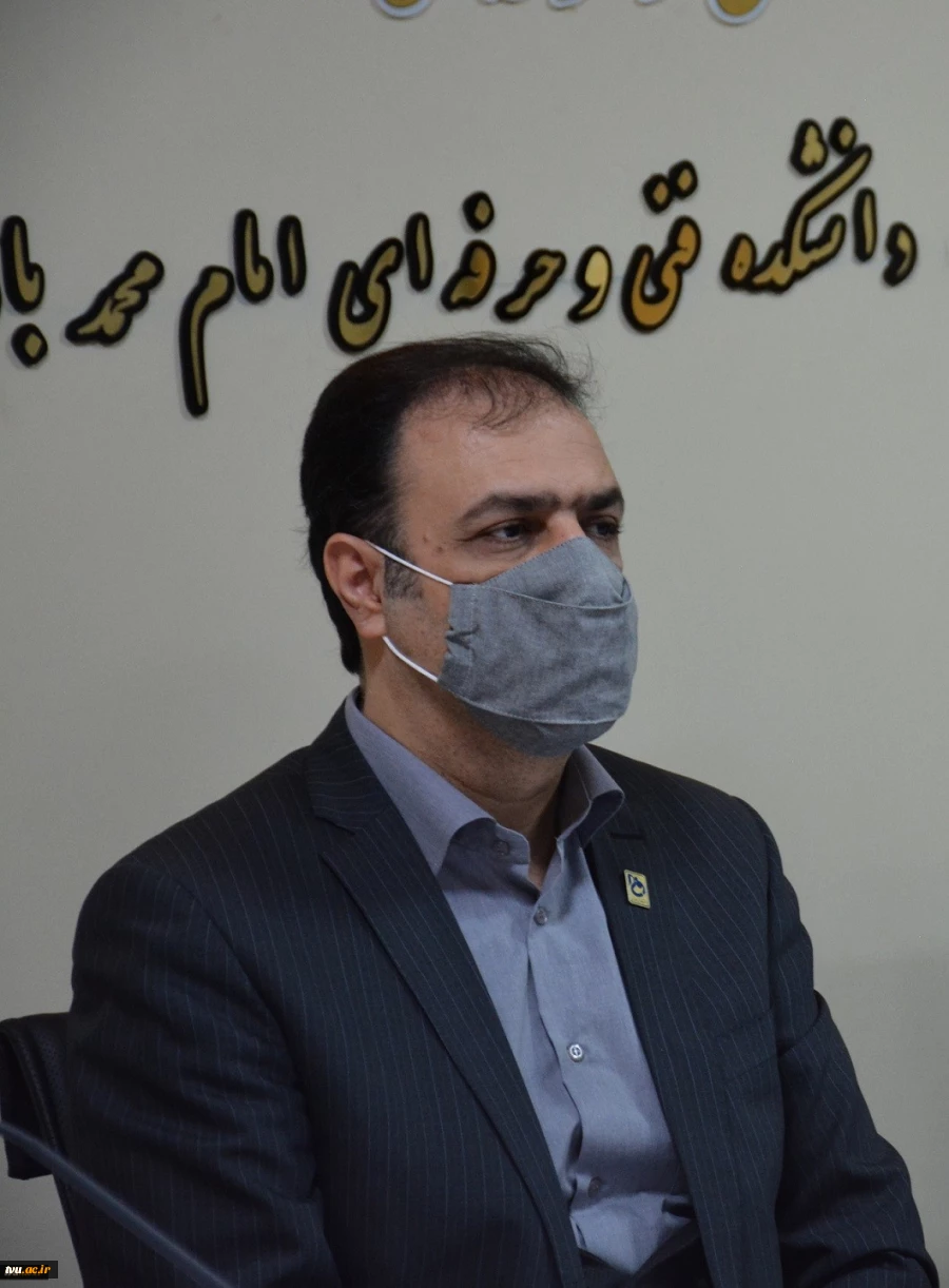 معاون پژوهش و فناوری دانشگاه فنی و حرفه ای کشور؛
تنها در یک جاست که حرفه و دانش با هم گره خورده و حرفه را مبتنی بر دانش توسعه می دهد و آن هم دانشگاه فنی و حرفه‌ای است. 2
