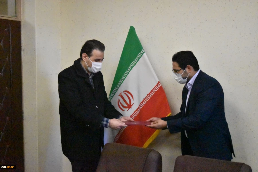 از نفرات برتر مسابقه کتاب‌خوانی یکصد و چهارده نکته درباره نماز تقدیر شد 2