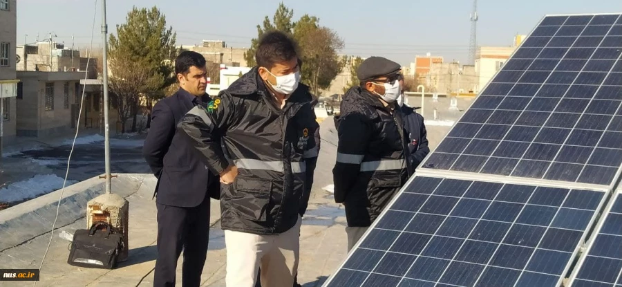 گزارش تصویری از بازدید مهندس ناظرشرکت توزیع برق استان خراسان رضوی از روند نیروگاه خورشیدی دانشکده فنی شهید رجایی قوچان 3