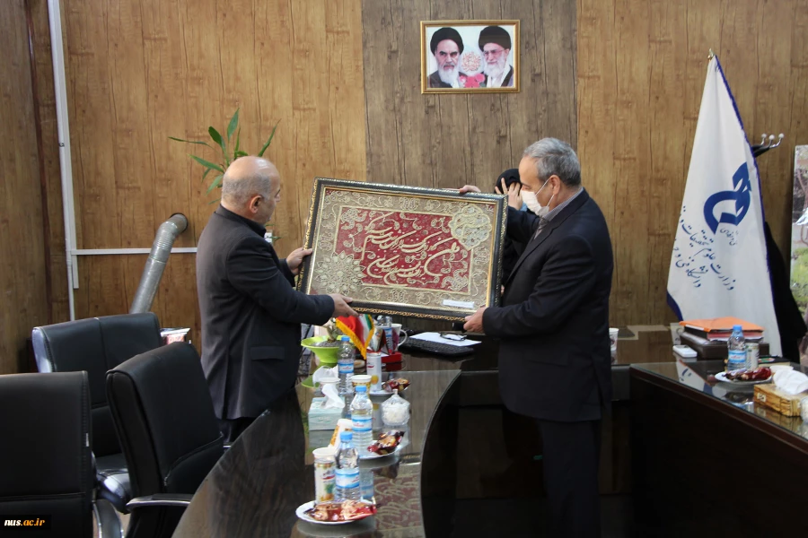 بازدید ریاست دانشگاه فنی وحرفه ای کشور جناب آقای دکتر صالحی عمران از آموزشکده دختران نجف آباد 10