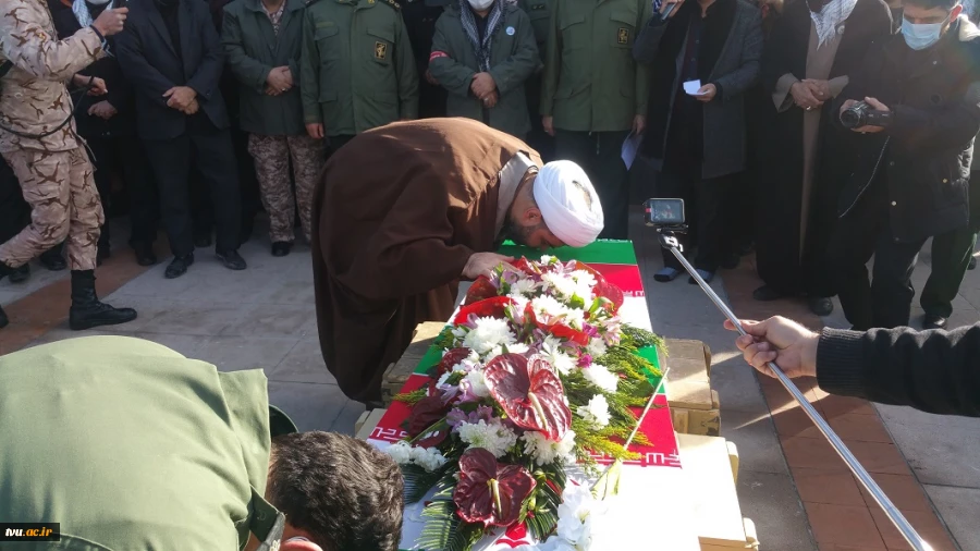 ادای احترام دانشگاهیان دانشگاه فنی و حرفه ای استان آذربایجان شرقی به شهید گمنام دوران هشت سال دفاع مقدس 2