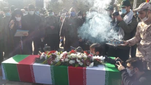 ادای احترام دانشگاهیان دانشگاه فنی و حرفه ای استان آذربایجان شرقی به شهید گمنام دوران هشت سال دفاع مقدس 7