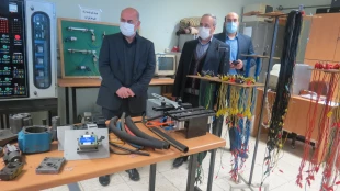 رئیس دانشگاه فنی و حرفه‌ای کشور گفت؛
افزایش بیش از ۷۰۰ کد رشته در دانشگاه فنی و حرفه ای در دوسال اخیر/ روی کیفیت آموزش مهارتی باید جدی تر رفتار کنیم
 2