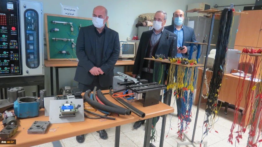 رئیس دانشگاه فنی و حرفه‌ای کشور گفت؛
افزایش بیش از ۷۰۰ کد رشته در دانشگاه فنی و حرفه ای در دوسال اخیر/ روی کیفیت آموزش مهارتی باید جدی تر رفتار کنیم
 2