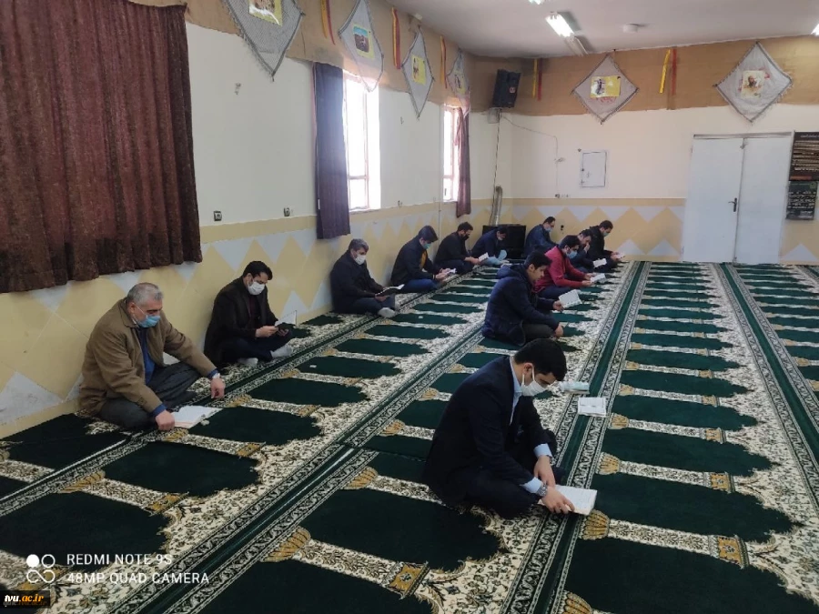 مراسم روح بخش و پرفیض زیارت عاشورا با حضور کارکنان دانشکده فنی شهید رجایی قوچان برگزار شد. 3