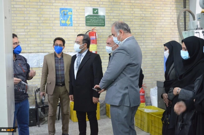 بازدید معاون پژوهشی و اعضای هیات علمی دانشگاه فنی و حرفه ای استان یزد از کارخانه رز تحریر 3