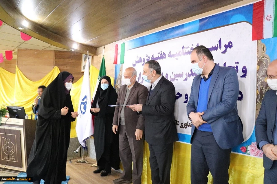 مراسم تجلیل از پژوهشگران برتر دانشگاه فنی و حرفه ای استان همدان با حضور دکتر صیدایی رئیس سازمان برنامه ریزی و مدیریت استان همدان برگزار شد. 8