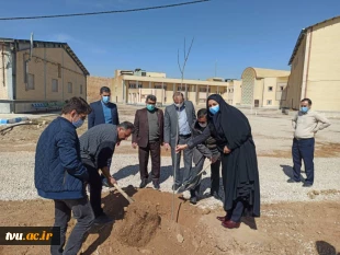 همزمان با هفتة درختکاری در آموزشکده فنی و حرفه ای بجنورد (دارالفنون) برگزار گردید. 4
