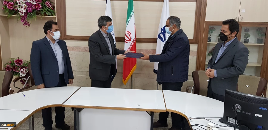 در راستای گسترش همکاری های علمی و صنعتی

تفاهم نامه مشترک دانشکده فنی و حرفه ای شهید شمسی پور و مرکز نوآوری لیزر ایران امضا شد 2