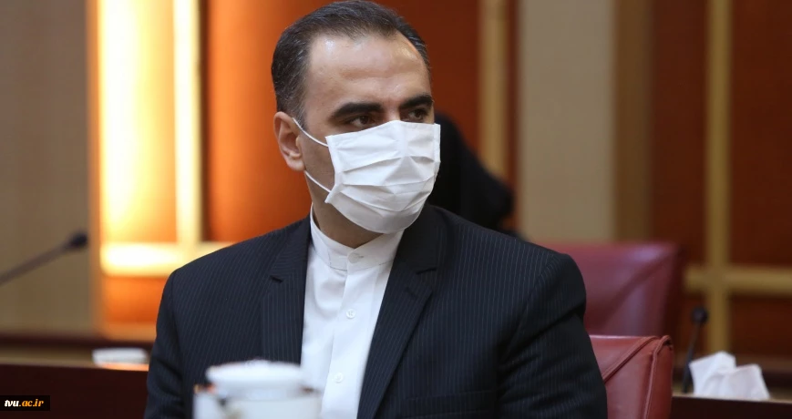 دکتر حسین سلمانی مطرح کرد: 

بیش از 50 درصد کارکنان دانشگاه در بخش های اداری، کارگاهی و آزمایشگاهی نیروهای قراردادی هستند  2