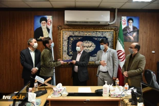 دکتر صالحی عمران ، در نشست دبیران اتحادیه های انجمن های علمی دانشجویی :
دانشجویان، شرکای اصلی دانشگاه در آموزش هستند و باید سیستم آموزشی را با کمک ایشان کارآمدتر کرد. 
 2