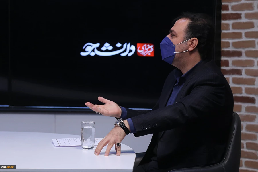 جهانشاهی در گفتگو با دانشجو:

سرفصل‌های درسی دانشگاه فنی‌وحرفه‌ای پشت در‌های بسته تعیین نمی‌شود / صنعت مهندسان آچار به دست می‌خواهد  2