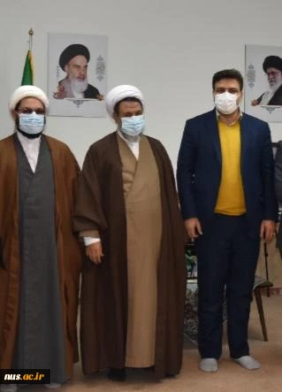 دکتر خسرویان در سفر به کرمان و در دیدار با امام جمعه آن استان مطرح کرد:
دانشگاه فنی و حرفه‌ای با همکاری مسئولین استانی می‌تواند به شکوفایی اقتصادهای محلی و کسب و کارهای مهارتی کمک کند. 2