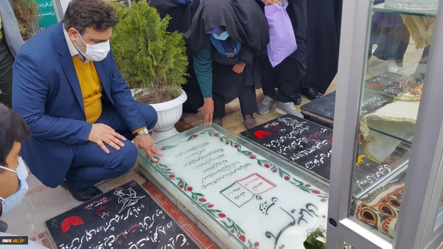 دکتر خسرویان در سفر به کرمان و در دیدار با امام جمعه آن استان مطرح کرد:
دانشگاه فنی و حرفه‌ای با همکاری مسئولین استانی می‌تواند به شکوفایی اقتصادهای محلی و کسب و کارهای مهارتی کمک کند. 2
