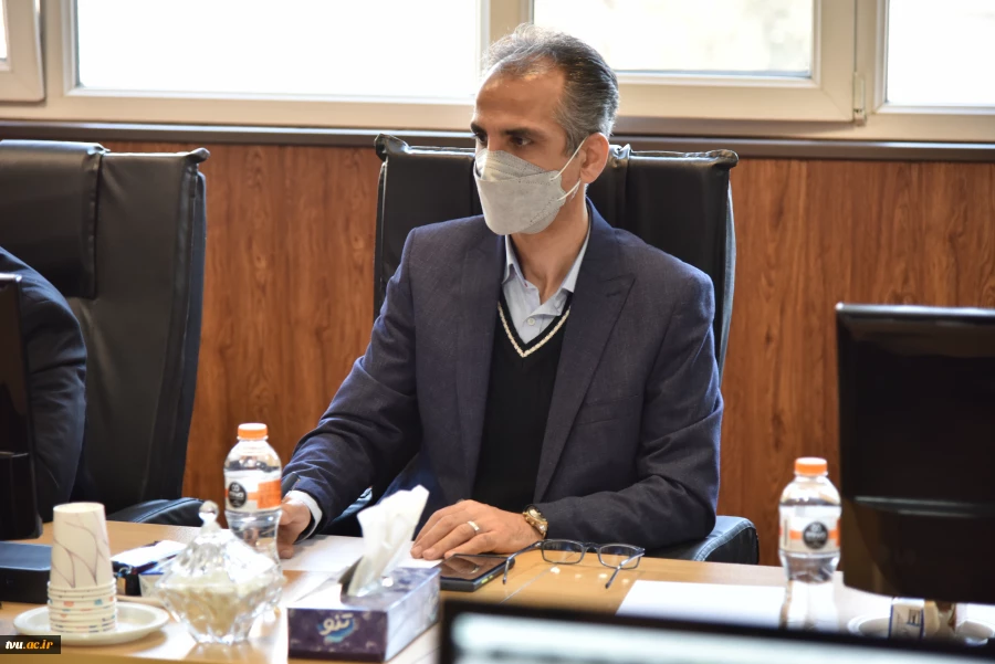 دکتر خسرویان در دیدار با مسئولین کانون‌های استانی مطرح کرد:
استادان بسیجی به عنوان ذخایر استراتژیک فکری در خط مقدم نبرد اندیشه‌ای هستند 4