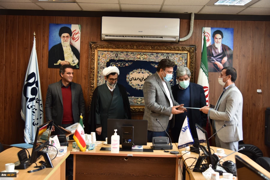 با حضور دکتر خسرویان؛

مراسم تکریم و معارفه سرپرست معاونت آموزشی دانشگاه فنی و حرفه ای برگزار شد. 5