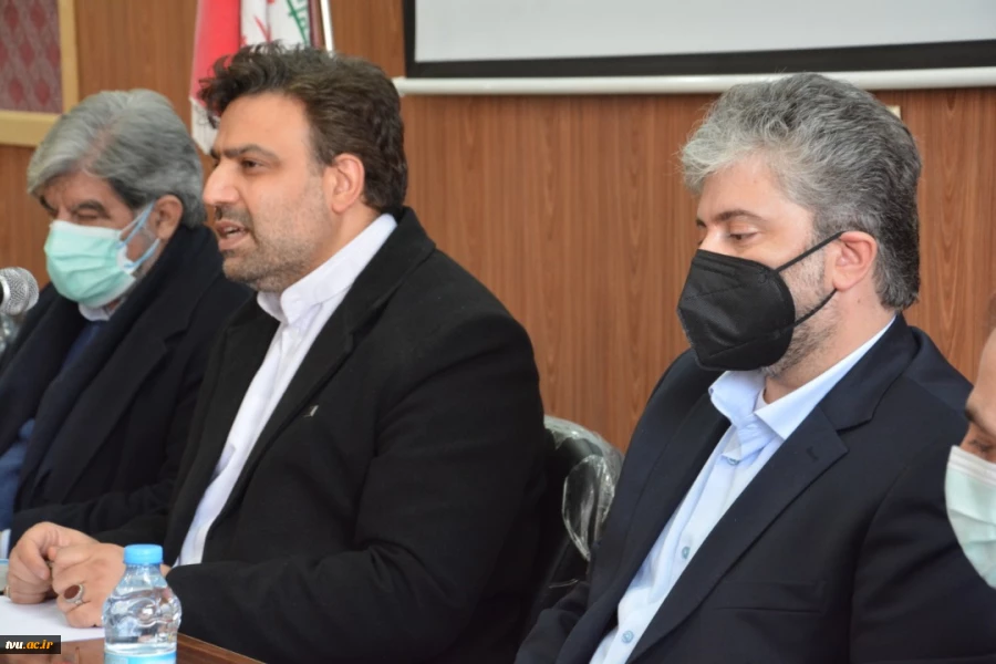دکتر عرفان خسرویان عنوان کرد:
زمینه رشد و ارتقا اشتغال مهارتی در دانشگاه فنی و حرفه‌ای فراهم است و این دانشگاه می‌بایست قطب پیشگامی کسب و کارهای مهارتی در کشور باشد
 4