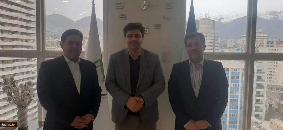 در دیدار دکتر عرفان خسرویان با رئیس مرکز بررسی‌های استراتژیک ریاست جمهوری و رئیس صندوق نوآوری و شکوفایی مطرح شد:
طراحی اکوسیستم جامع مهارت کشور از طریق تامین منابع مالی صندوق و تدوین قوانین بالادستی و ترویج در مرکز تحقیقات استراتژیک ریاست جمهوری
 2