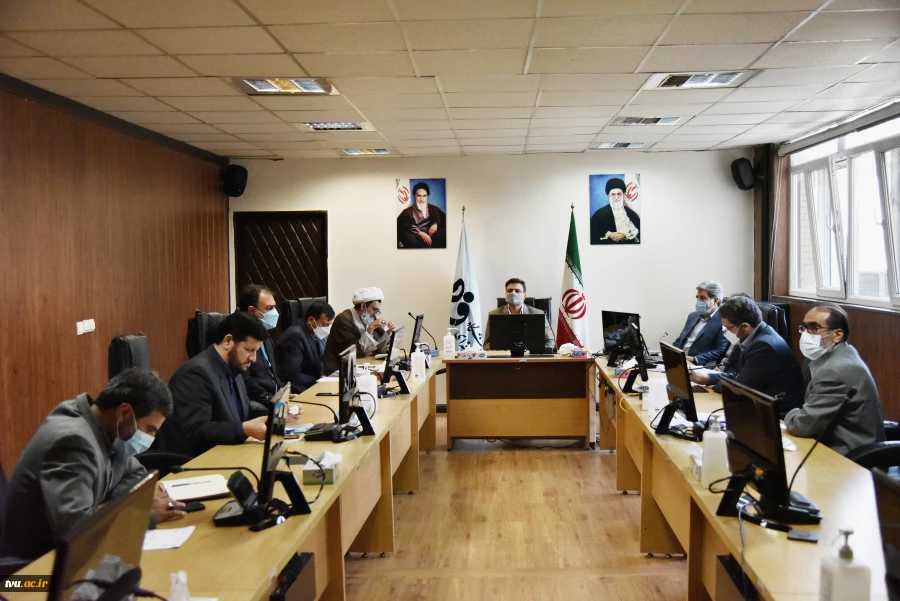 با حضور دکتر عرفان خسرویان،

چهارمین جلسه هیئت رئیسه دانشگاه برگزار شد
 2