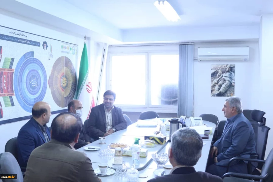 دکتر خسرویان در دیدار با دکتر مردان، ریاست سازمان بسیج اساتید کشور اظهار کرد:

تقویت جایگاه بسیج اساتید در ارتفا دانشگاه از طریق ایجاد اندیشکده‌ها و کارگروه‌های مهارتی و ایجاد قرارگاه مهارتی نقش‌آفرین است. 2