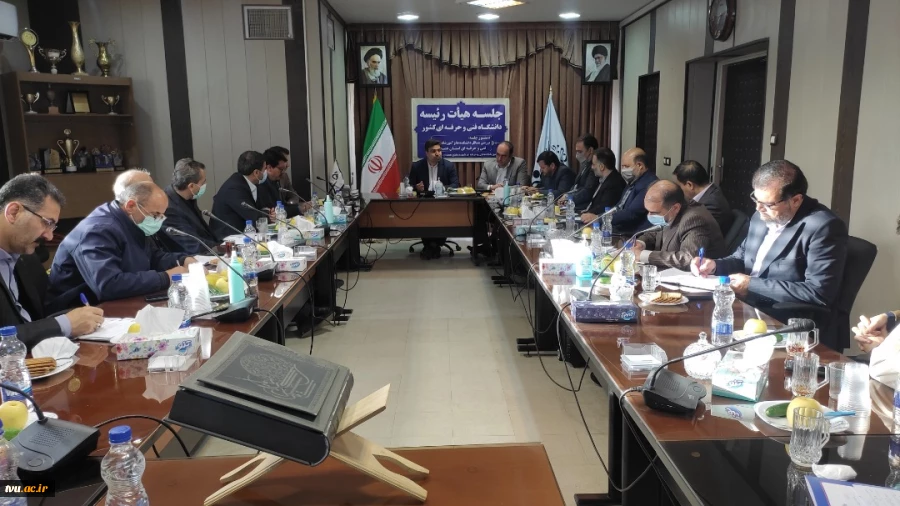 دکتر خسرویان:

کسب و کارهای مهارت محور کلید اشتغال است و راه آن از توسعه زیرساخت های دانشگاه فنی و حرفه ای میگذرد 3