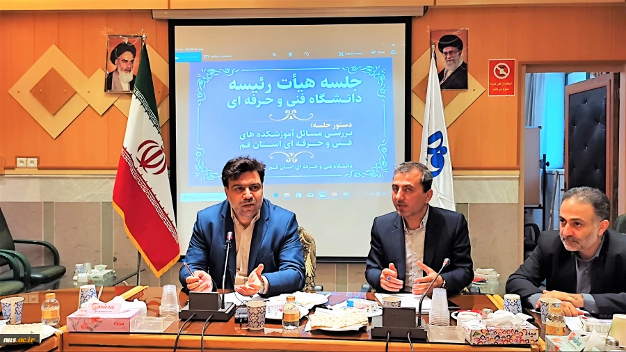 در سفر استانی به قم صورت گرفت؛

ملاقات عمومی رئیس و اعضای هیئت رئیسه دانشگاه با دانشگاهیان دانشگاه فنی و حرفه‌ای استان قم 2