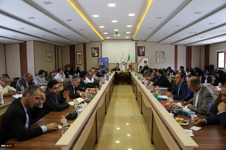دکتر مردانی در جمع مسئولین کانون‌های بسیج اساتید دانشگاه فنی وحرفه‌ای مطرح کرد:

بهره‌مندی از ظرفیت دانشگاه فنی و حرفه‌ای در راستای اشتغال‌آفرینی ضروری است
 2