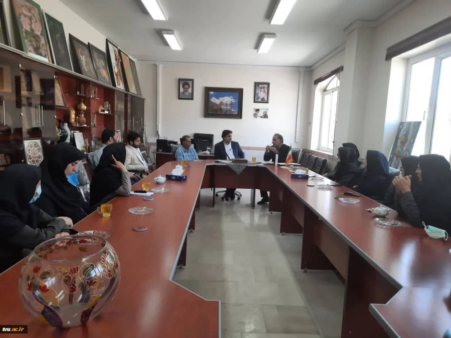 نشست صمیمی دکتر خسرویان با اساتید، کارکنان و دانشجویان آموزشکده فنی و حرفه ای خوانسار 2