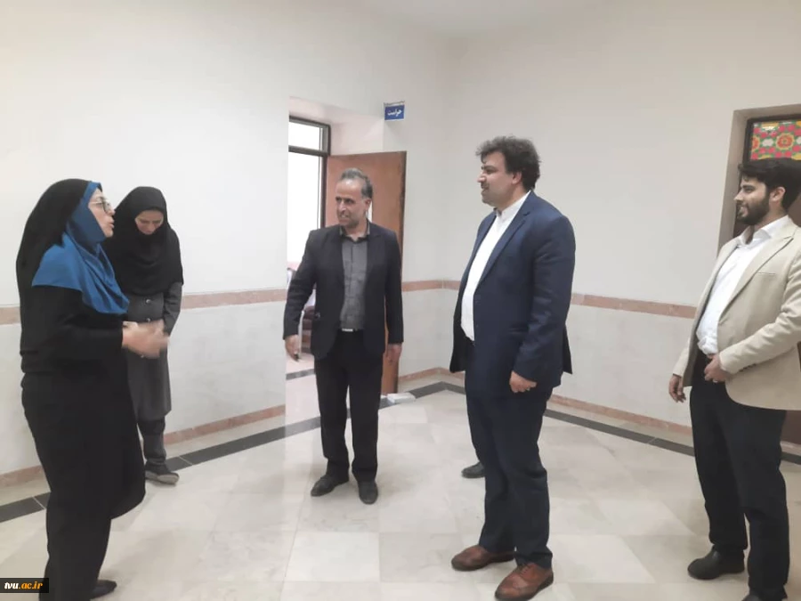 نشست صمیمی دکتر خسرویان با اساتید، کارکنان و دانشجویان آموزشکده فنی و حرفه ای خوانسار 4