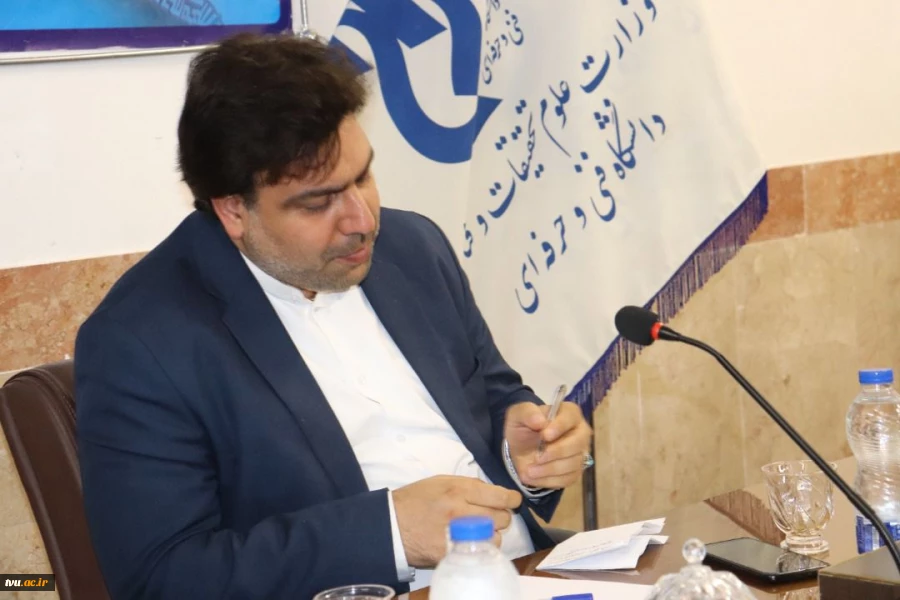جلسه هیئت رئیسه دانشگاه فنی و حرفه‌ای استان یزد با حضور دکتر خسرویان برگزار شد