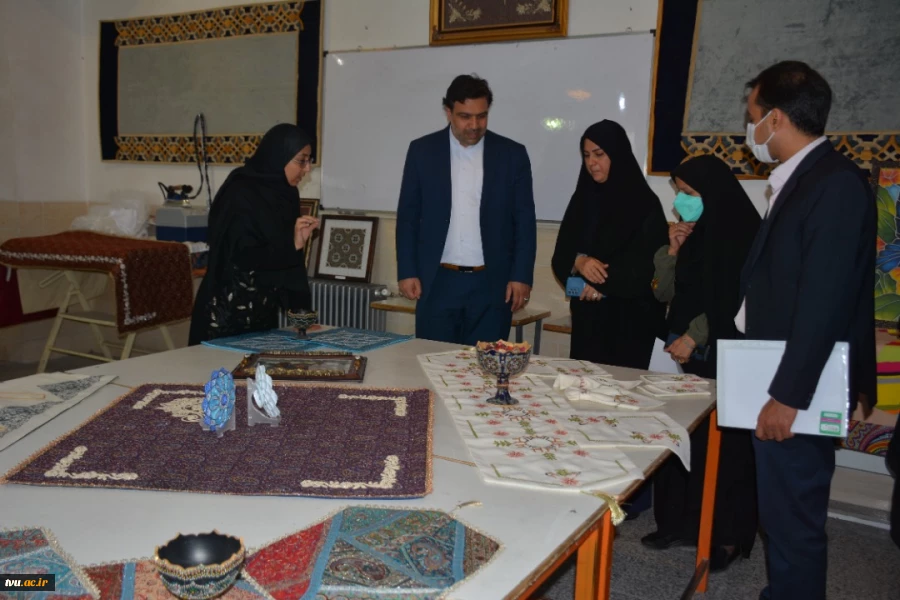 در ادامه سفر استانی دکتر خسرویان به دانشگاه فنی و حرفه‌ای استان یزد صورت گرفت:

بازدید  از آموزشکده فنی و حرفه‌ای دختران یزد و پروژه خیرساز دانشکده فنی و حرفه‌ای مهریز 7