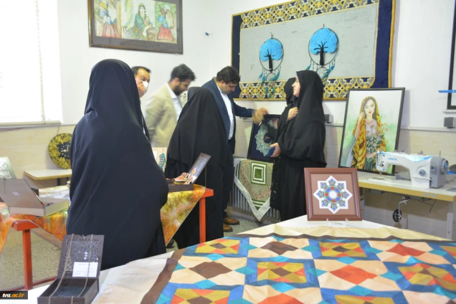 در ادامه سفر استانی دکتر خسرویان به دانشگاه فنی و حرفه‌ای استان یزد صورت گرفت:

بازدید  از آموزشکده فنی و حرفه‌ای دختران یزد و پروژه خیرساز دانشکده فنی و حرفه‌ای مهریز 9