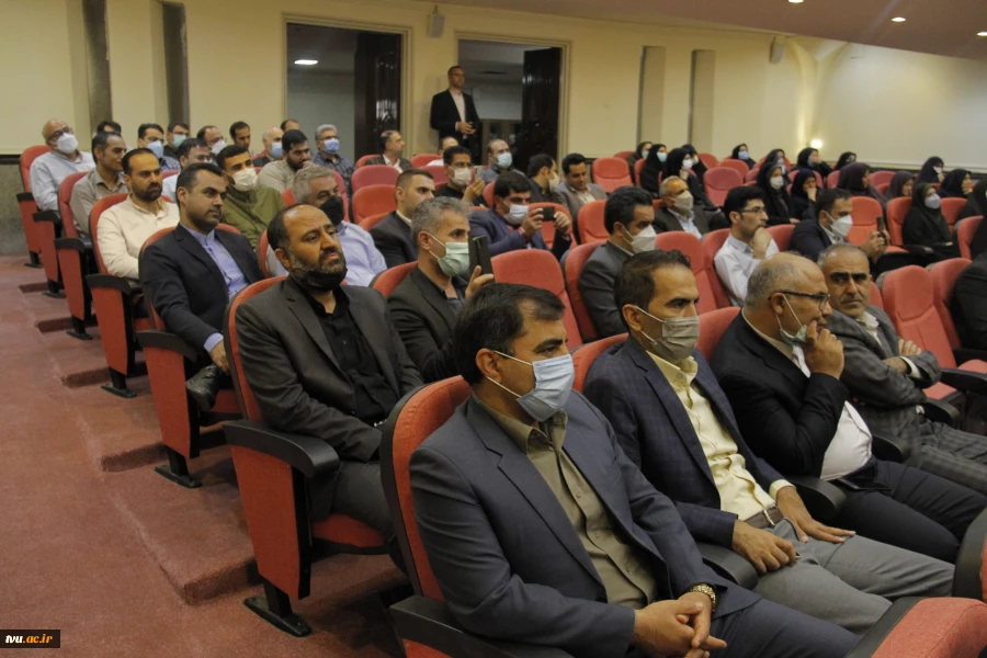 جشن باشکوه غدیر خم با حضور معاونان، مدیران و کارکنان سازمان مرکزی، در سالن اجتماعات دانشگاه برگزار شد 10