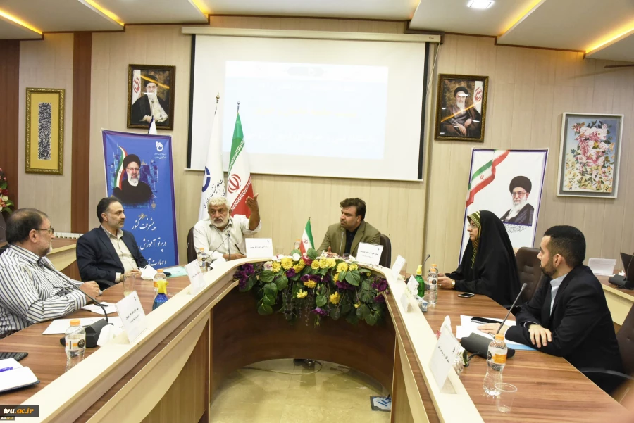 در دومین روز از هفته ملی مهارت؛

نشست صمیمانه رئیس دانشگاه فنی و حرفه ای کشور با خیرین برگزار شد 14