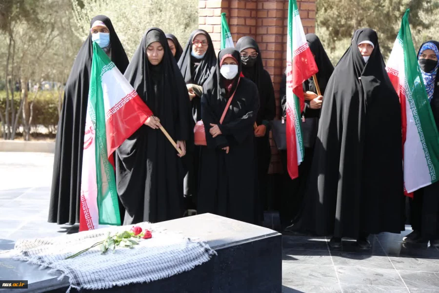 مراسم تجدید میثاق با آرمانهای امام و شهداء در محل یادمان شهدای گمنام دانشکده شریعتی 10