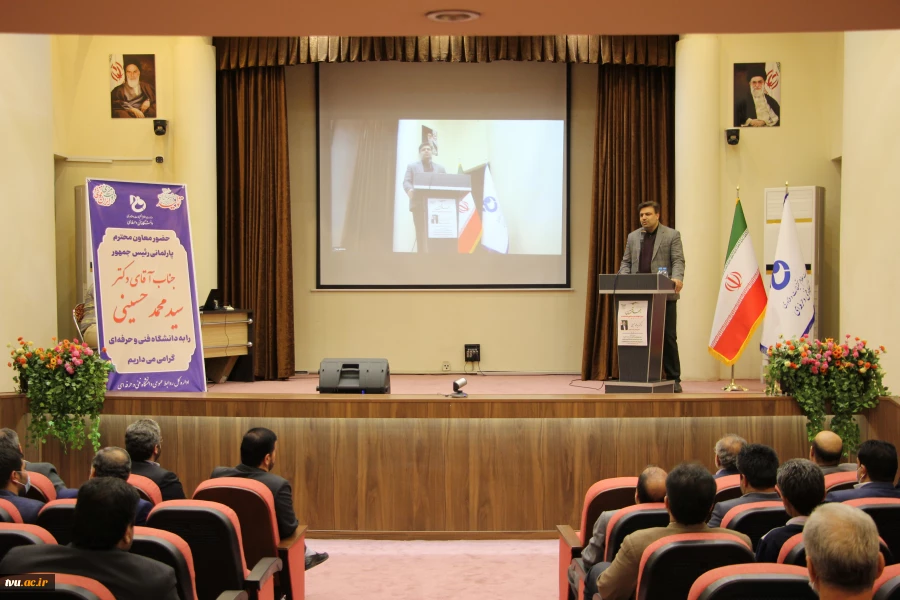 به همت مرکز بسیج اساتید دانشگاه فنی و حرفه‌ای برگزار شد:

وبینار تبیین حوادث اخیر در کشور و دانشگاه‌ها 13