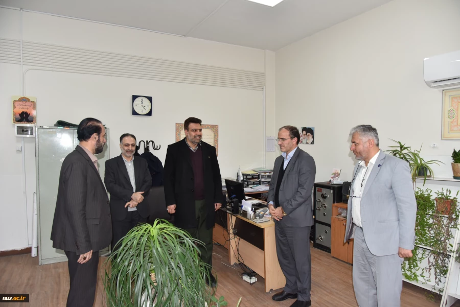 دیدار دکتر خسرویان با همکاران دفتر مرکزی حراست دانشگاه و بازدید از سرورها و تجهیزات آن حوزه 4