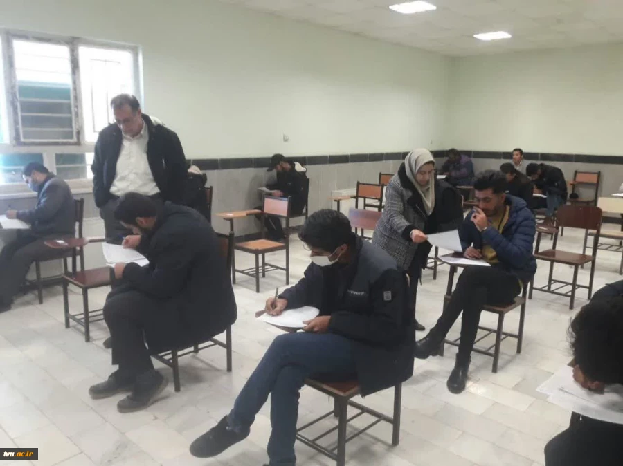 بازدید ناظران مرکز نظارت، ارزیابی و تضمین کیفیت از «برگزاری امتحانات پایانی نیمسال اول سال تحصیلی 1402-1401»  11