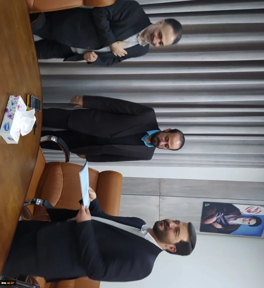 با حکم دکتر عرفان خسرویان؛

سرپرست دبیرخانه هیئت اجرایی جذب اعضای هیئت علمی منصوب شد 2