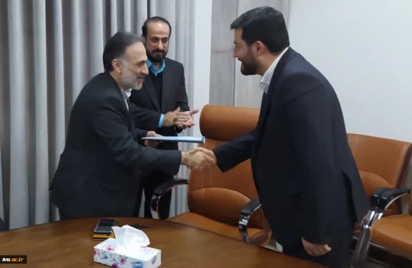 با حکم دکتر عرفان خسرویان؛

سرپرست دبیرخانه هیئت اجرایی جذب اعضای هیئت علمی منصوب شد 2