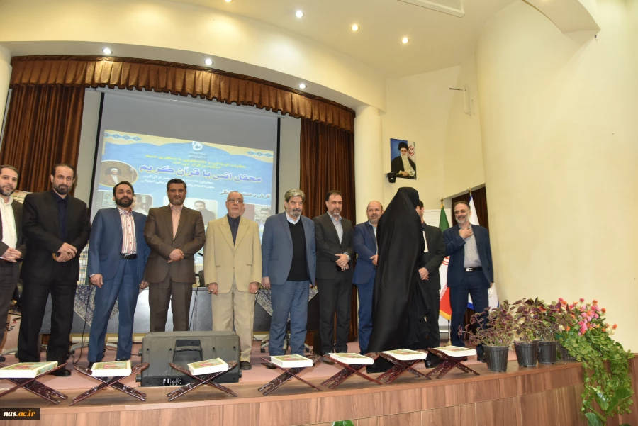 در بیست و ششمین روز از ماه مبارک رمضان محفل انس با قرآن در دانشگاه فنی و حرفه‌ای برگزار شد 27