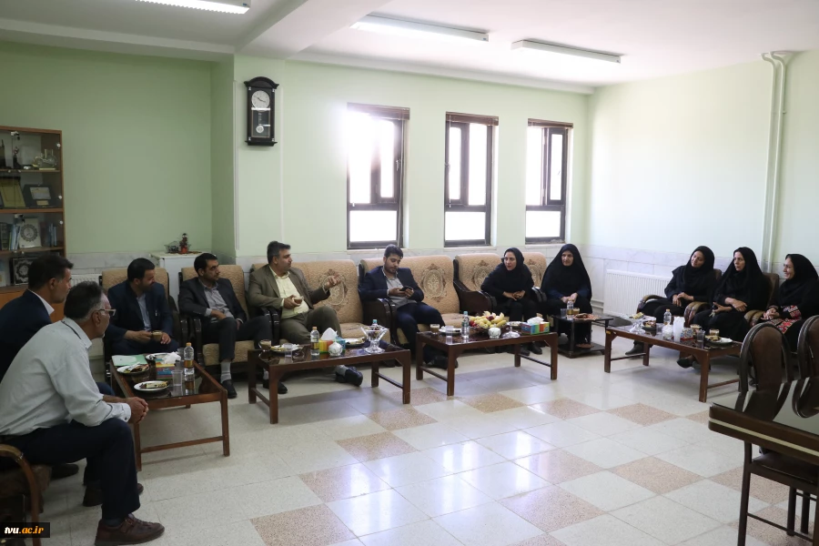 بازدید رئیس دانشگاه فنی و حرفه‌ای از آموزشکده‌ فنی و حرفه‌ای دختران جونقان 3