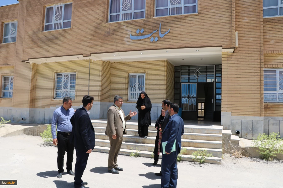 بازدید رئیس دانشگاه فنی و حرفه‌ای از آموزشکده‌ فنی و حرفه‌ای دختران جونقان 13