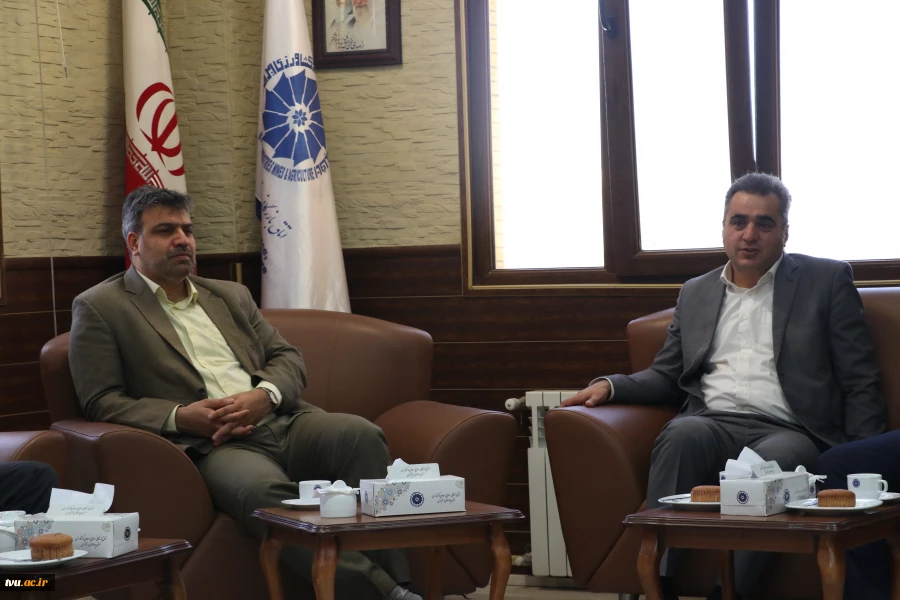 نشست رئیس دانشگاه فنی و حرفه‌ای با مدیرعامل رئیس اتاق بازرگانی، صنایع، معادن و کشاورزی استان چهارمحال و بختیاری 2