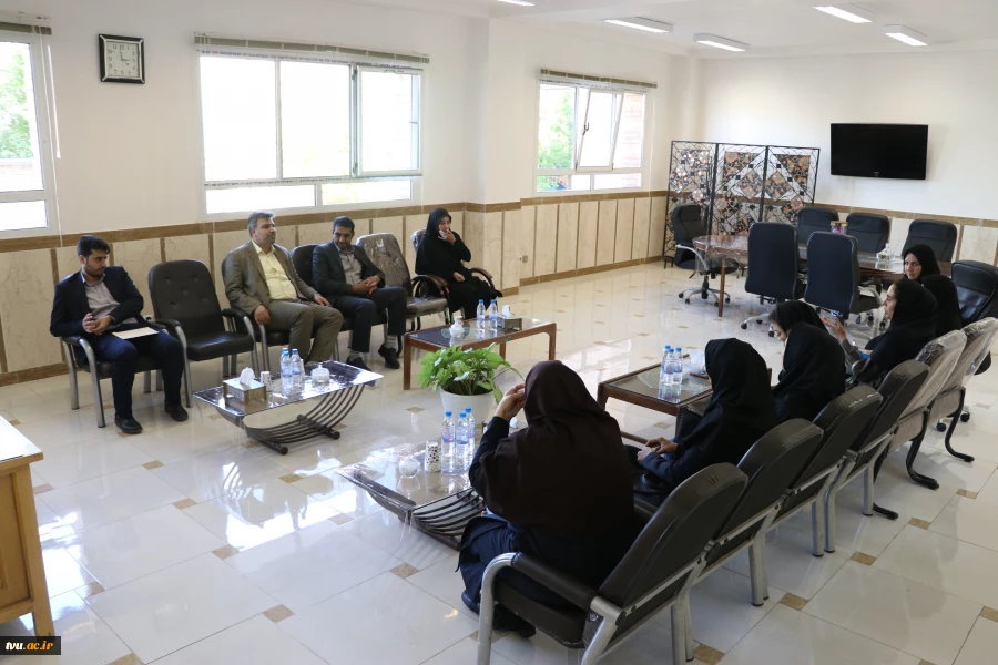 بازدید رئیس دانشگاه فنی و حرفه‌ای از آموزشکده‌ فنی و حرفه‌ای دختران شهرکرد 3