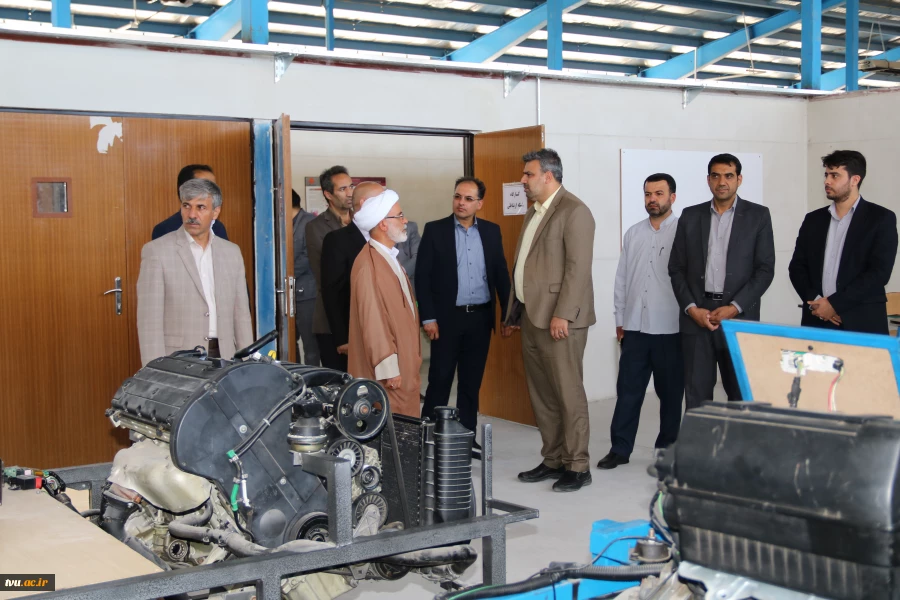 در سال «مهار تورم و رشد تولید» رقم خورد:

افتتاح مجتمع کارگاهی در آموزشکده فنی و حرفه‌ای پسران بروجن 4